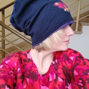 czapka damska granatowa z motylem