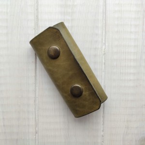 skórzane etui na klucze-khaki
