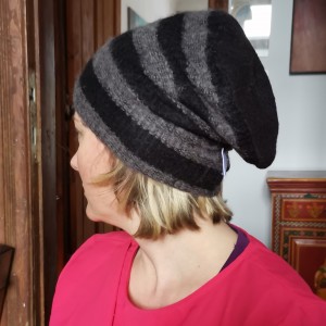 Czapka damska wełniana w paski