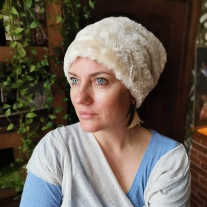 Czapka futrzana ecru ciepła