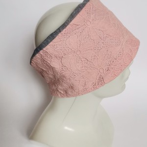 Opaska koronkowa róż na szarym