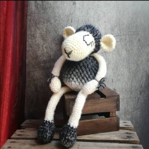 Maskotka szydełkowa owieczka