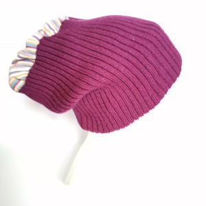 Czapka damska amarantowa smerfetka