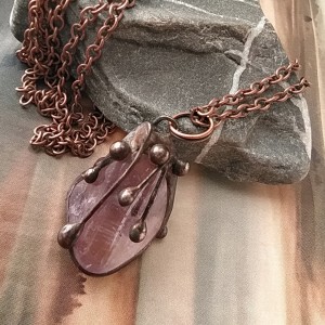 Naszyjnik wisiorek ametyst jasny bryłka