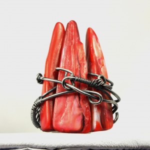 Czerwony kieł, Srebrny pierścionek z kolcami z masy perłowej, Pazur, Szpony, ręcznie wykonany, prezent dla niej, prezent dla mamy, rozm. 13