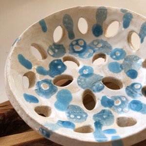 PALOLOPULI Ceramiczna miseczka z otworkami