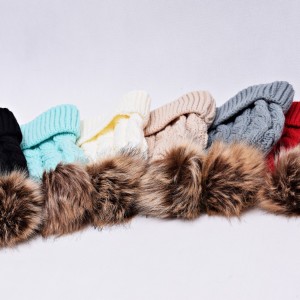 Czapka z pomponem szara, ciepła, zimowa