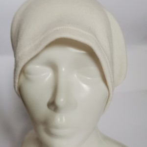 Czapka damska  wiosenna mleczna smerfetka