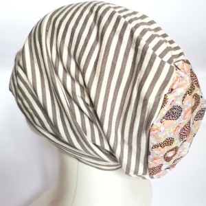 Czapka damska wiosenna w paski i jeze