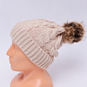 Czapka z pomponem beżowa, zimowa