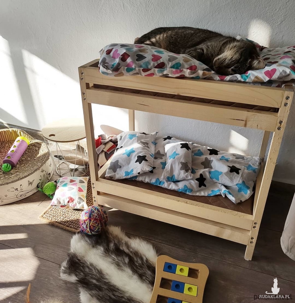 Piętrowe łóżeczko dla kota lub psa