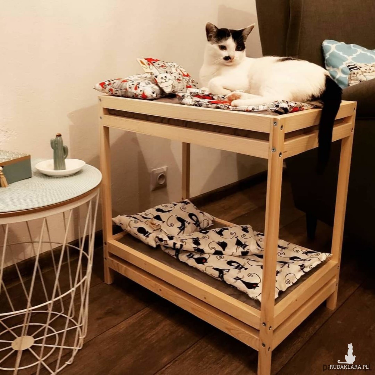 Piętrowe łóżeczko dla kota lub psa