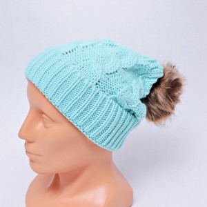 Czapka z pomponem miętowa