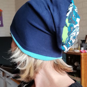 Czapka damska  wiosenna smerfetka