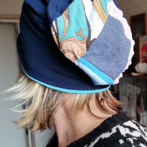 Czapka damska  wiosenna smerfetka