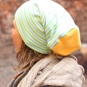 Czapka damska  wiosenna smerfetka