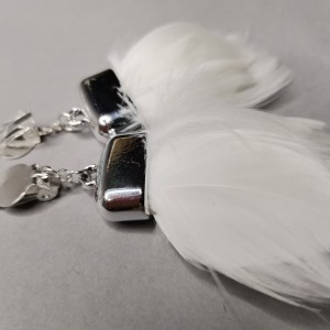 klipsy białe pióra
