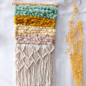Puszysta makatka makrama kolorową dekoracja salonu makramowe liście