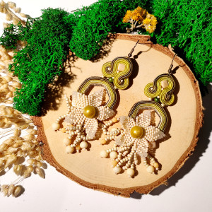 Hanako -  kolczyki sutasz i kwiat z haftu koralikowego