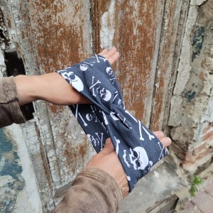 Opaska turbanowa w czaszki