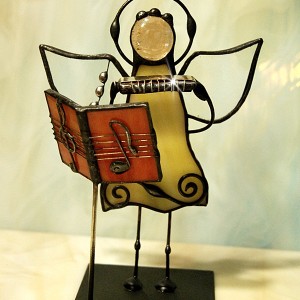Aniołek witrażowy 3D harmonijkarz