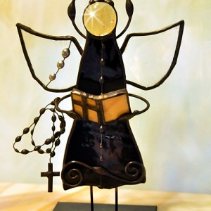 Aniołek witrażowy 3D ksiądz