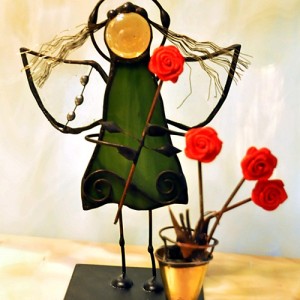 Aniołek witrażowy 3D kwiaciarka