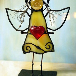 Aniołek witrażowy 3D  z sercem