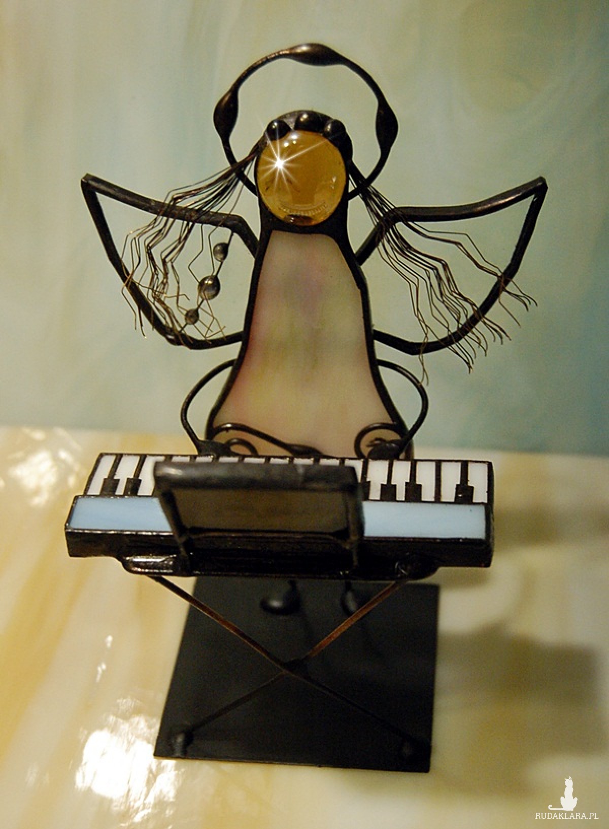 Aniołek witrażowy 3D  pianista