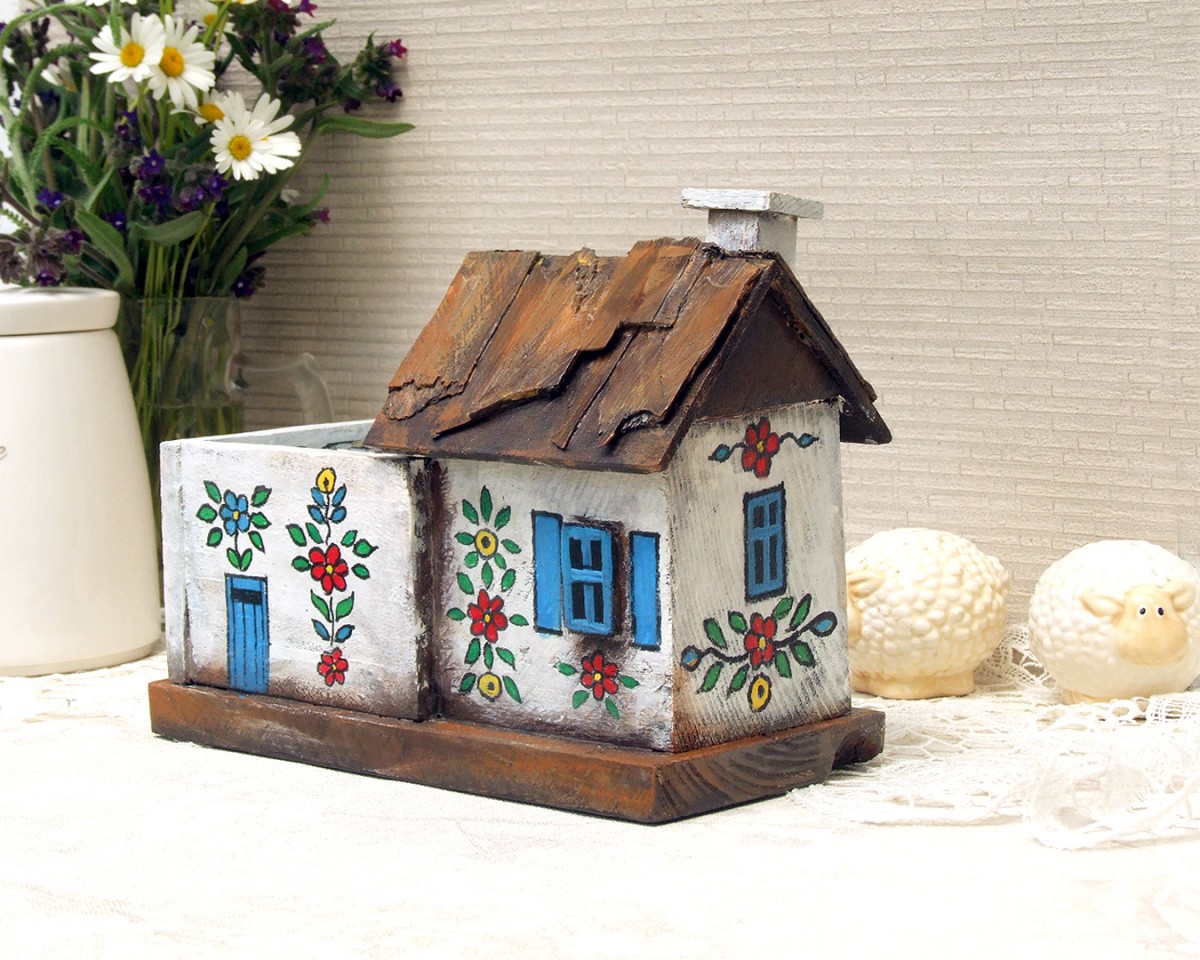 Malowany domek - drewniany organizer