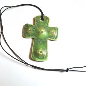 Naszyjnik ceramiczny krzyzyk