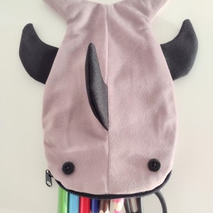 Piórnik ryba rekin etui wrzos fiolet