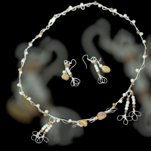 Naszyjnik z tygrysim okiem i masą perłową