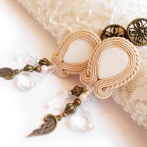 KOLCZYKI SUTASZ BOHO perłowe łezki ecru hand made