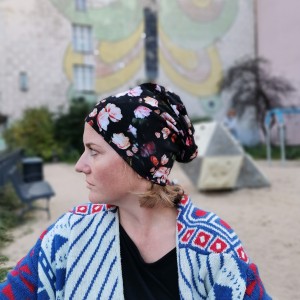 Czapka kwiatowa dzianina codzienna