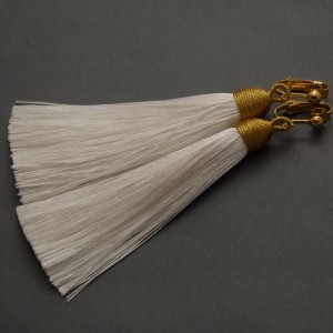 kolczyki lub klipsy z chwostami (białe)