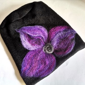 Czapka wełniana czarna z fioletem