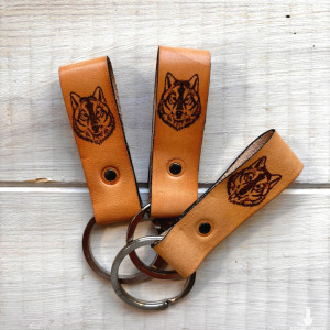 skórzany brelok z wilkiem