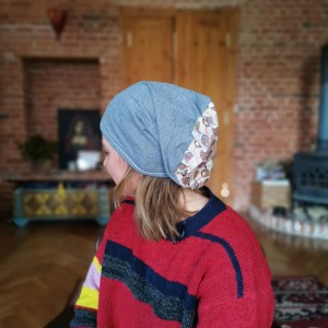 Czapka szara z jeżami bez podszewki