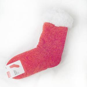 nowe kapcie l-xl, fajne kapcie antypoślizgowe, kapcie skarpety L - XL, ciepłe papcie, czerwone kapcie, ciepłe kapcie, ciepłe skarpety domowe, ciepłe papucie skarpetki, zimowe skarpety kapcie