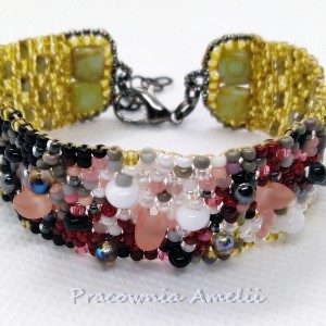 freeformowa kompozycja na tle limonki