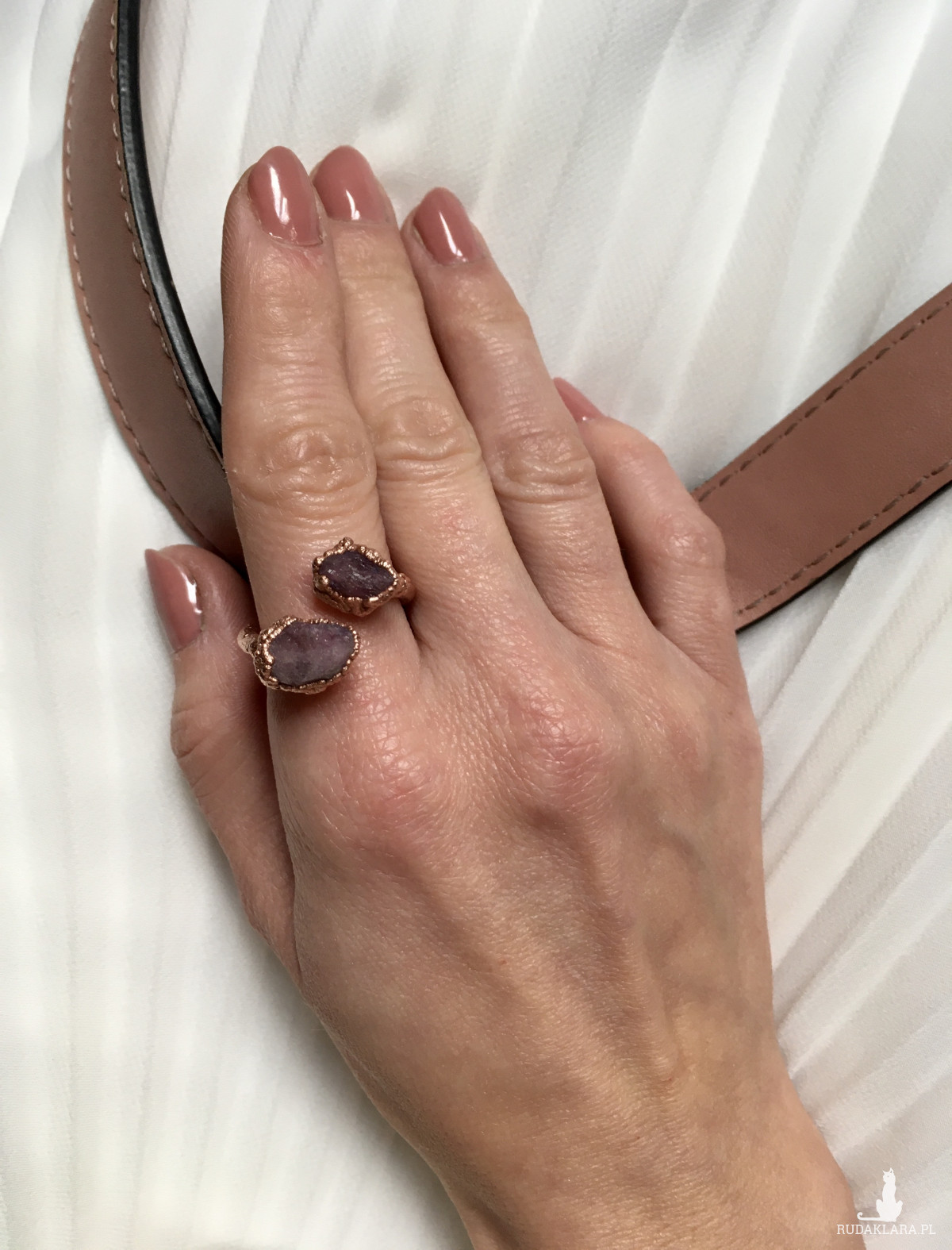 miedziany pierścionek z różowym turmalinem