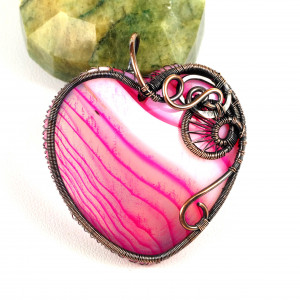 Agat, Miedziany wisior z agatem różowo białym serce, ręcznie wykonany, prezent dla niej, prezent dla mamy prezent urodzinowy biżuteria autorska