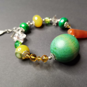 bransoletka koralikowa z drewniana kulką