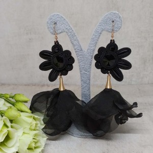 Czarne kolczyki sutasz z kwiatami Primabalerina