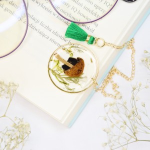 Biżuteryjna Zakładka do książki - las