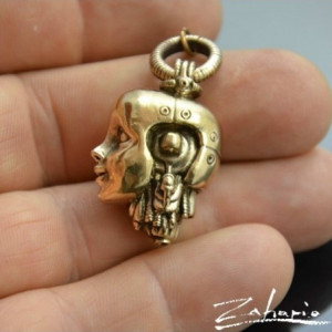 Wisior Głowa Android Synthia Brąz Zahario