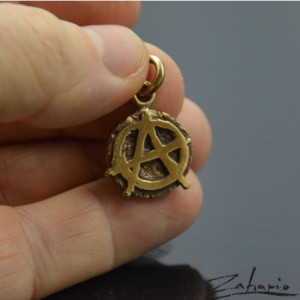 Wisior Znak Anarchistów Brąz Zahario