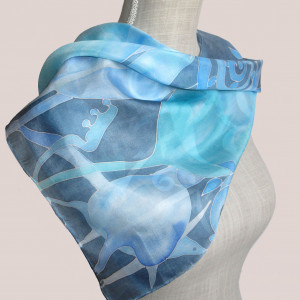 Jedwabna apaszka w odcieniach niebieskich