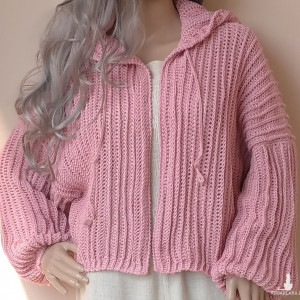 LUŹNY SWETER Z PUDROWEGO RÓŻU